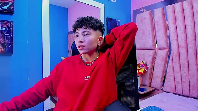 Im Mathias online show from December 2025 01:27:01 AM