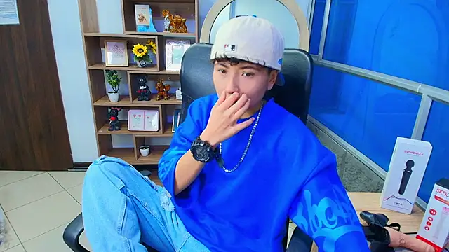 Im Mathias online show from November 2025 02:12:02 AM