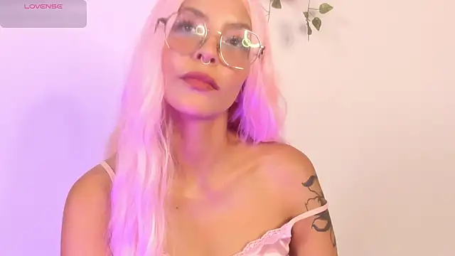 Snapshot of Luna-Chann chatting on June 2026 09:41:01 PM Luna-Chann online show from June 2026 09:41:01 PM