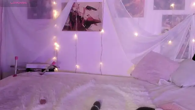 Luna-Chann online show from December 2025 09:18:02 PM