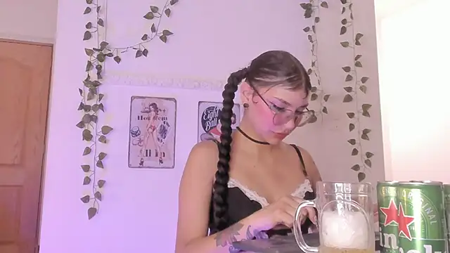 Luna-Chann online show from September 2025 09:00:01 PM