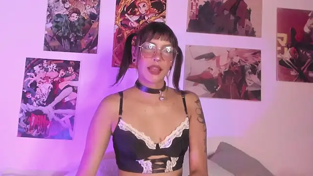 Luna-Chann online show from November 2025 08:35:02 PM