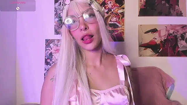Luna-Chann online show from April 2026 10:27:01 PM