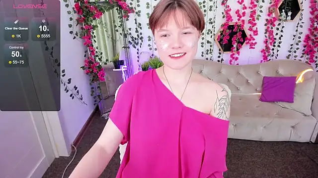DreamyLuna online show from December 2025 08:21:01 PM