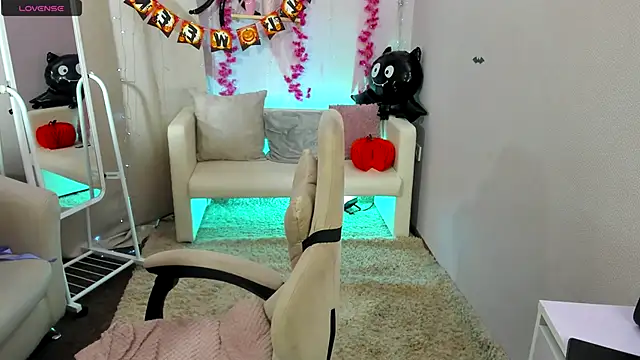 DreamyLuna online show from October 2025 08:33:01 PM