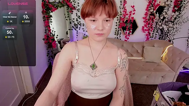 DreamyLuna online show from November 2025 08:40:02 PM