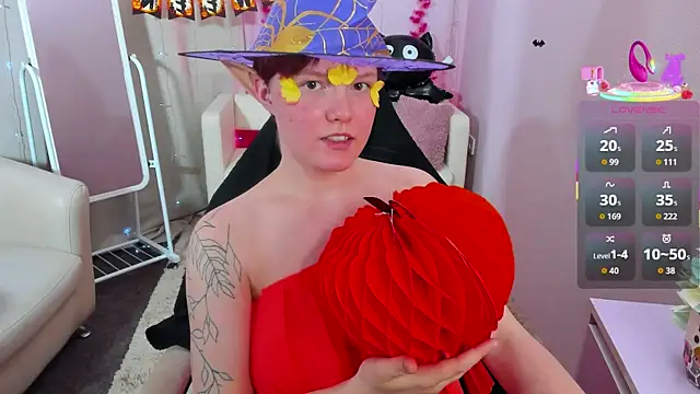 DreamyLuna online show from October 2025 08:54:01 PM