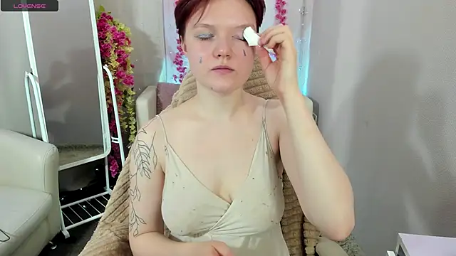 DreamyLuna online show from October 2025 08:32:02 PM