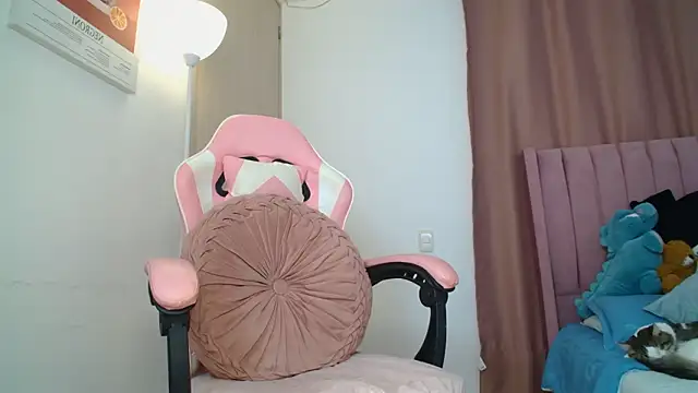 emmily forev3r online show from March 2026 07:08:02 PM