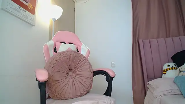 emmily forev3r online show from March 2026 06:44:02 PM