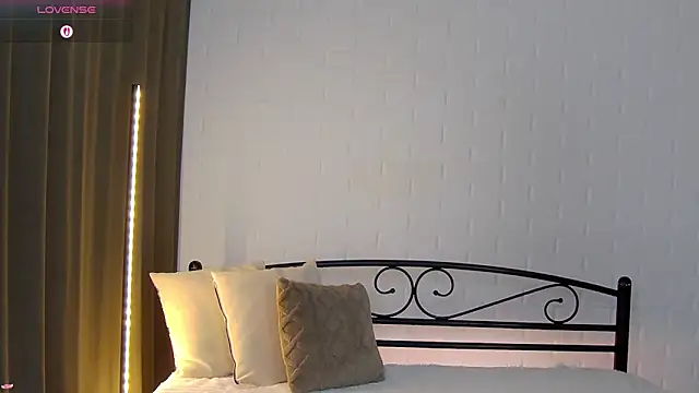 Snapshot of _RiverLov chatting on February 2026 04:28:02 PM RiverLov online show from February 2026 04:28:02 PM