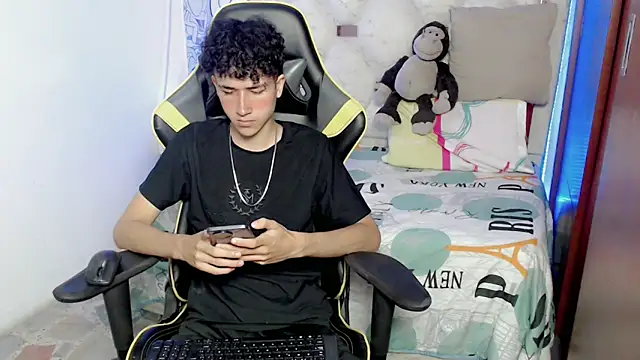 Snapshot of johnny_cagee chatting on November 2025 03:40:02 AM johnny cagee online show from November 2025 03:40:02 AM