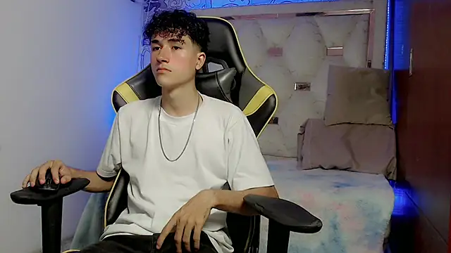 Snapshot of johnny_cagee chatting on November 2025 05:00:02 AM johnny cagee online show from November 2025 05:00:02 AM