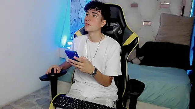 Snapshot of johnny_cagee chatting on December 2025 03:57:01 AM johnny cagee online show from December 2025 03:57:01 AM