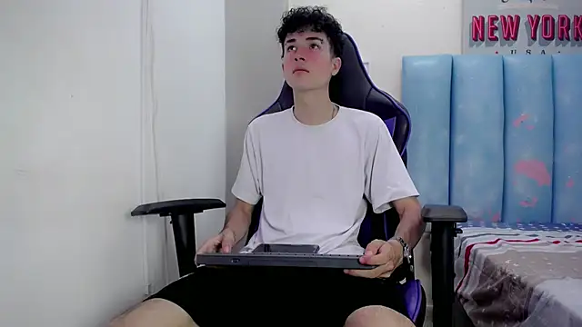 Snapshot of johnny_cagee chatting on December 2025 09:20:02 PM johnny cagee online show from December 2025 09:20:02 PM