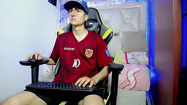 Snapshot of johnny_cagee chatting on November 2025 04:23:01 AM johnny cagee online show from November 2025 04:23:01 AM