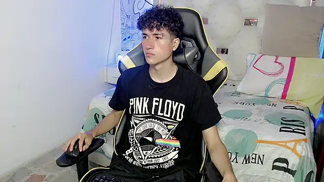 Snapshot of johnny_cagee chatting on November 2025 04:34:02 AM johnny cagee online show from November 2025 04:34:02 AM