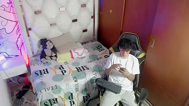 Snapshot of johnny_cagee chatting on November 2025 03:54:02 AM johnny cagee online show from November 2025 03:54:02 AM