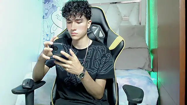 Snapshot of johnny_cagee chatting on October 2025 04:02:02 AM johnny cagee online show from October 2025 04:02:02 AM