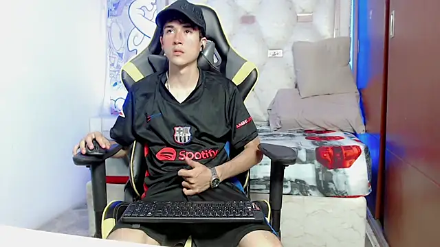 Snapshot of johnny_cagee chatting on October 2025 04:13:01 AM johnny cagee online show from October 2025 04:13:01 AM