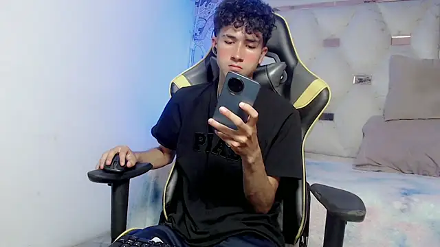 Snapshot of johnny_cagee chatting on November 2025 04:07:01 AM johnny cagee online show from November 2025 04:07:01 AM