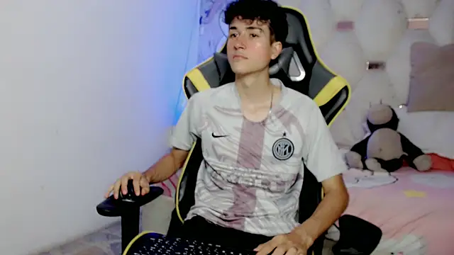 Snapshot of johnny_cagee chatting on November 2025 06:46:02 AM johnny cagee online show from November 2025 06:46:02 AM