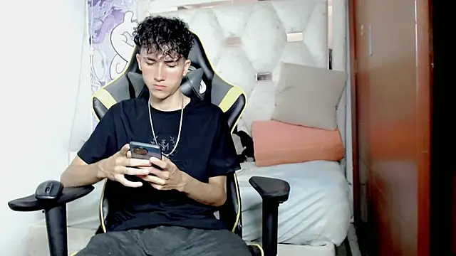 Snapshot of johnny_cagee chatting on December 2025 03:40:01 AM johnny cagee online show from December 2025 03:40:01 AM