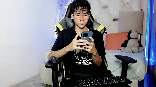 Snapshot of johnny_cagee chatting on November 2025 04:01:01 AM johnny cagee online show from November 2025 04:01:01 AM