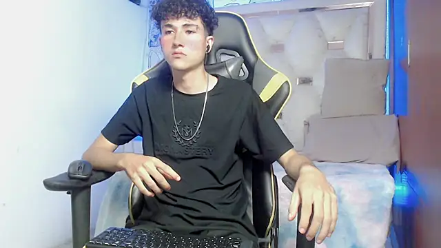 Snapshot of johnny_cagee chatting on November 2025 06:17:01 AM johnny cagee online show from November 2025 06:17:01 AM