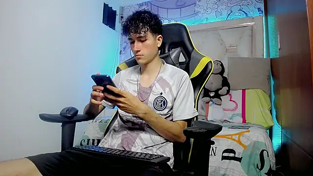 Snapshot of johnny_cagee chatting on November 2025 05:06:02 AM johnny cagee online show from November 2025 05:06:02 AM