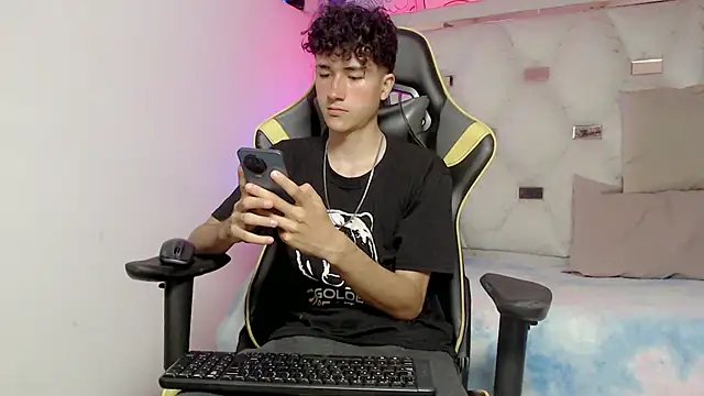 Snapshot of johnny_cagee chatting on November 2025 04:05:02 AM johnny cagee online show from November 2025 04:05:02 AM