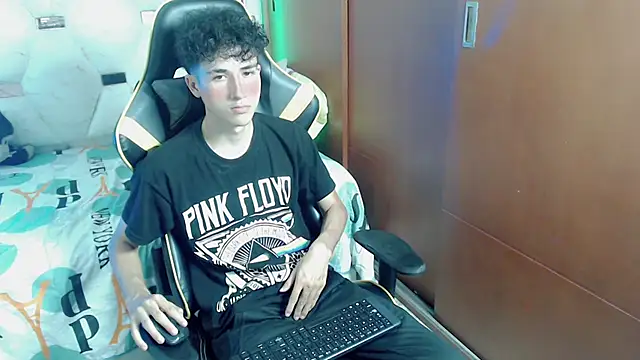 Snapshot of johnny_cagee chatting on November 2025 03:32:01 AM johnny cagee online show from November 2025 03:32:01 AM