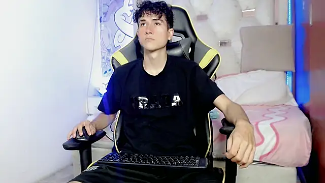 Snapshot of johnny_cagee chatting on November 2025 05:08:01 AM johnny cagee online show from November 2025 05:08:01 AM