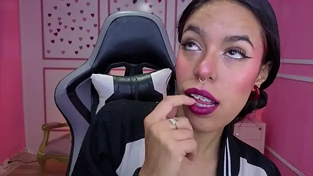 Snapshot of stephania_t chatting on November 2025 11:47:02 AM stephania t online show from November 2025 11:47:02 AM