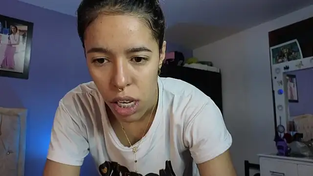 Snapshot of stephania_t chatting on May 2026 12:47:02 PM stephania t online show from May 2026 12:47:02 PM
