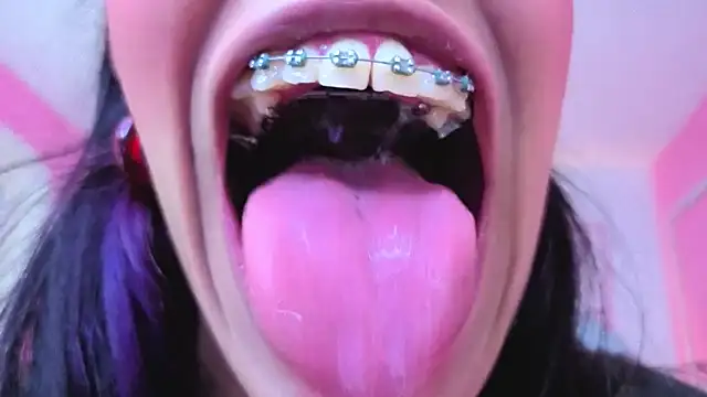 stephania t online show from December 2025 11:57:01 AM