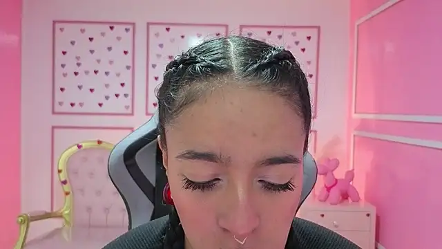 stephania t online show from September 2025 12:33:01 PM