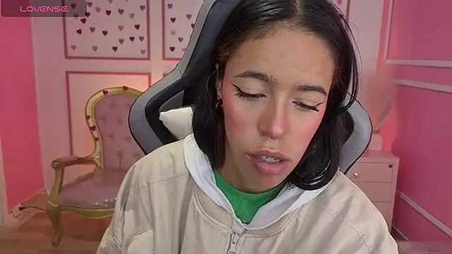 Snapshot of stephania_t chatting on November 2025 12:27:02 PM stephania t online show from November 2025 12:27:02 PM