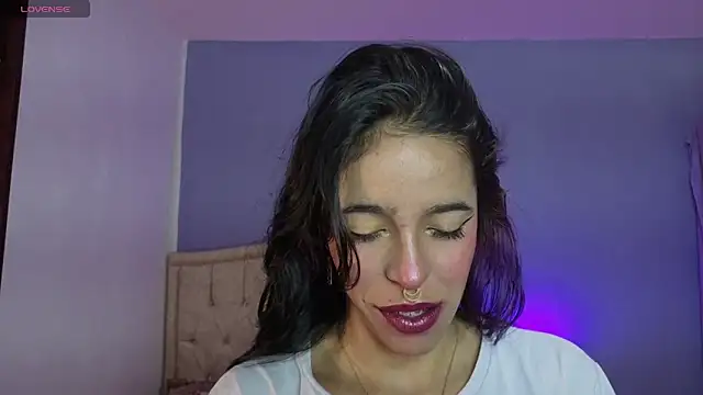 Snapshot of stephania_t chatting on May 2026 04:00:01 PM stephania t online show from May 2026 04:00:01 PM