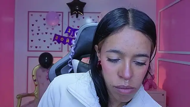 stephania t online show from October 2025 12:02:01 PM
