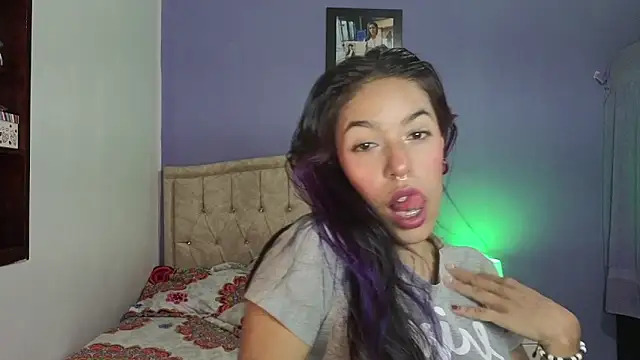 Snapshot of stephania_t chatting on April 2026 03:30:01 PM stephania t online show from April 2026 03:30:01 PM