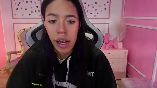 Snapshot of stephania_t chatting on November 2025 11:43:02 AM stephania t online show from November 2025 11:43:02 AM