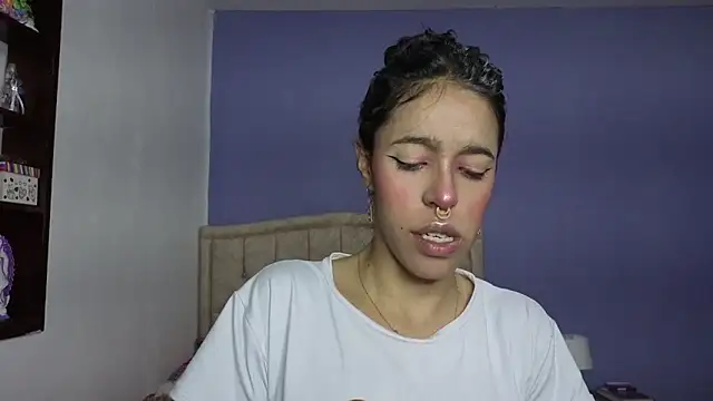 Snapshot of stephania_t chatting on May 2026 03:05:01 PM stephania t online show from May 2026 03:05:01 PM
