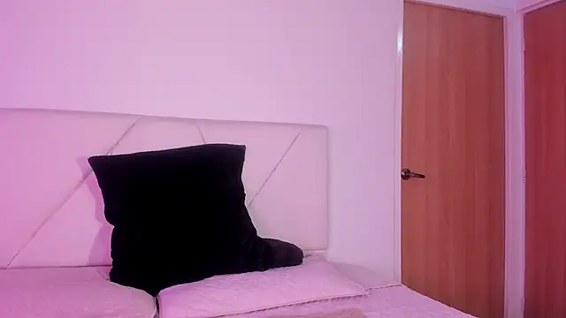 julz 03 online show from October 2025 07:38:02 PM