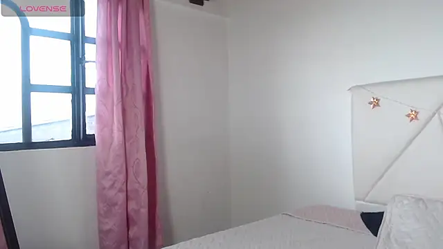 julz 03 online show from November 2025 12:00:02 PM