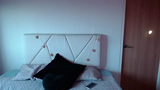 julz 03 online show from November 2025 11:43:02 AM