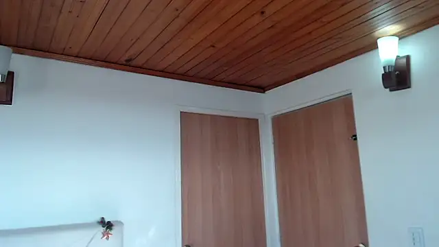 julz 03 online show from November 2025 12:39:02 PM