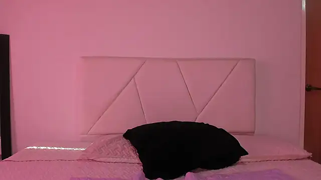 julz 03 online show from October 2025 12:15:02 PM