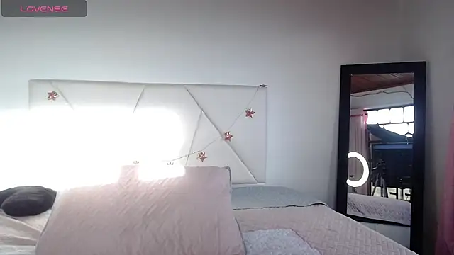 julz 03 online show from December 2025 12:04:02 PM