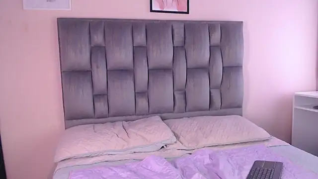 julz 03 online show from October 2025 08:21:01 PM